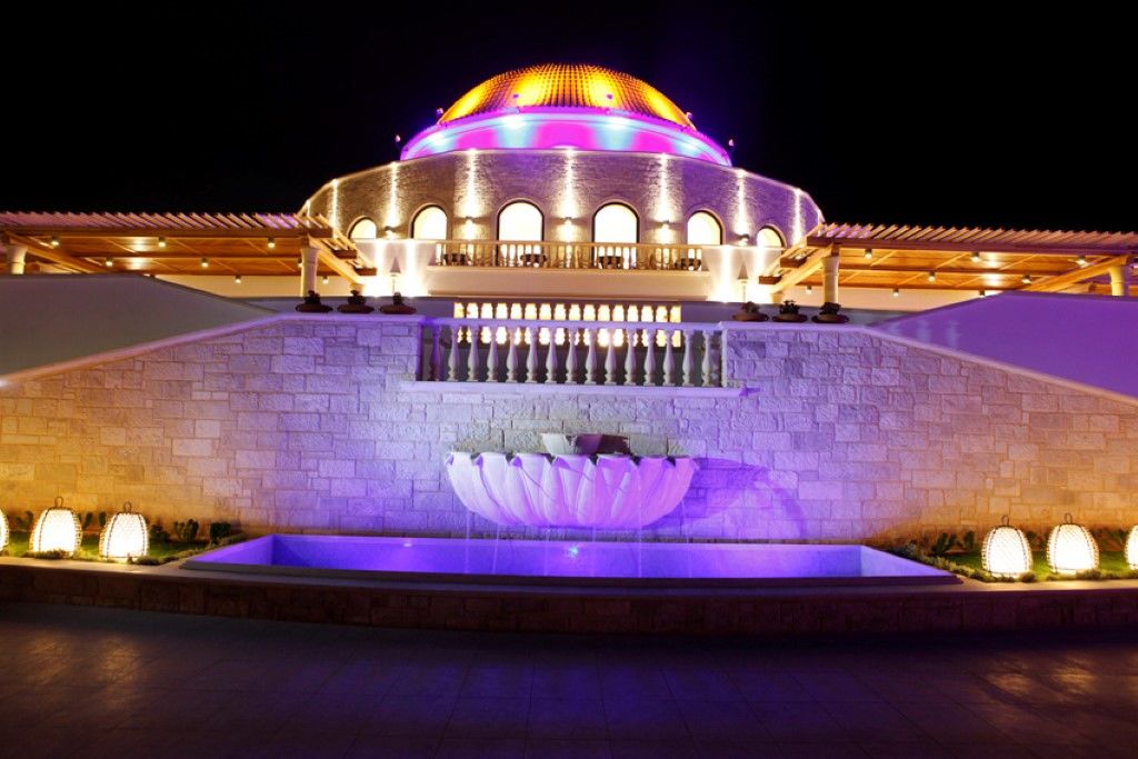 Mitsis Selection Laguna Херсонисос Екстериор снимка The Bahá'í House of Worship at night
