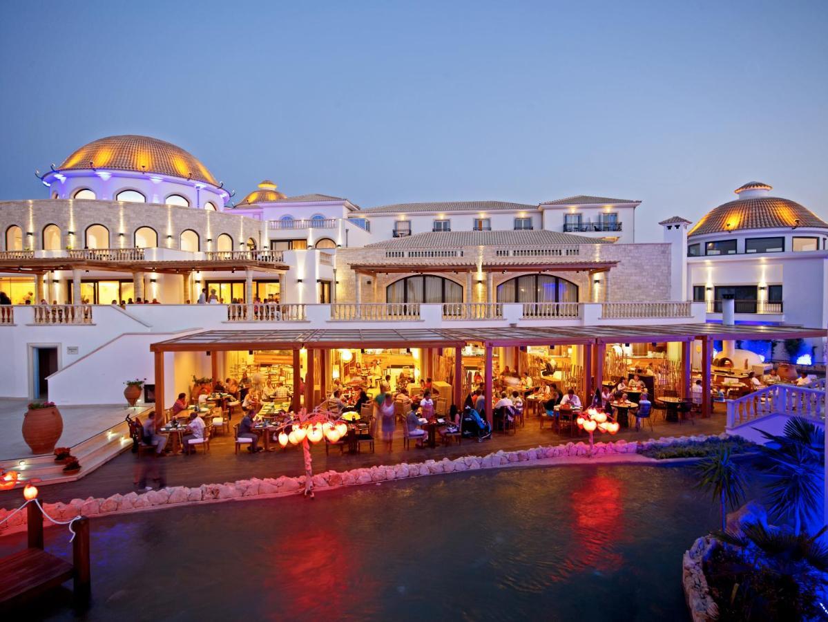 Mitsis Selection Laguna Херсонисос Екстериор снимка The resort at night